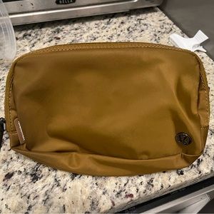 Lululemon everywhere belt bag